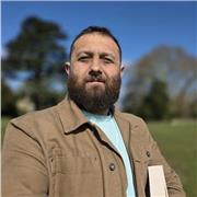 I am an experienced teacher passionate about helping students build confidence in speaking.